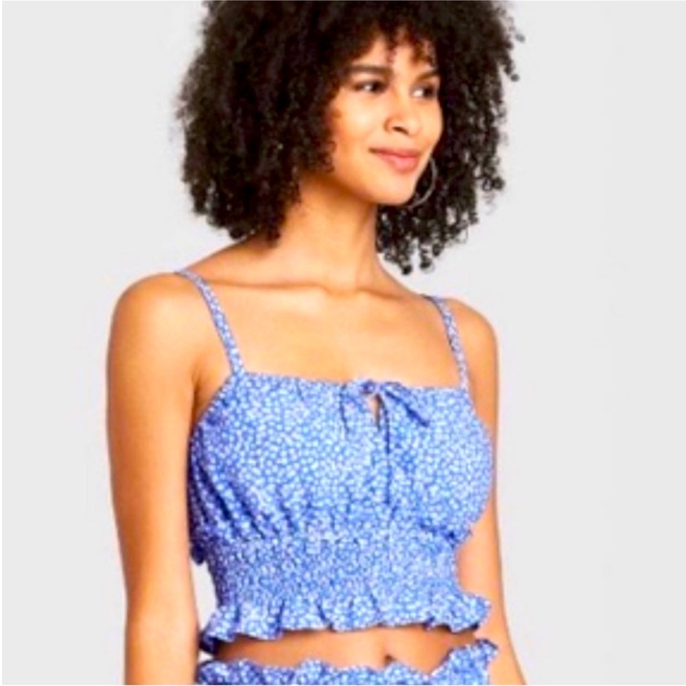 Wild fable flutter hem sleeveless cropped tank top blue  white floral pattern L